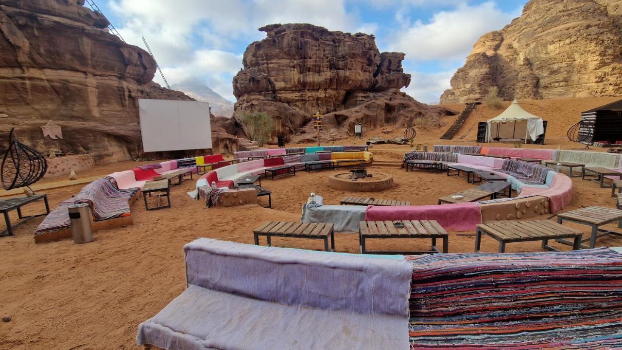 Aladdin Camp Hotel Wadi Rum Bagian luar foto